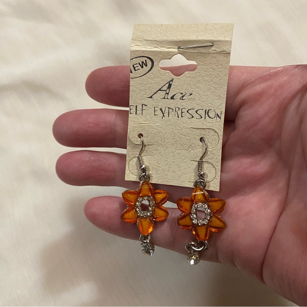 NWT Women's Orange Color Floral Pattern Dangle Earrings - Picture 5 of 6